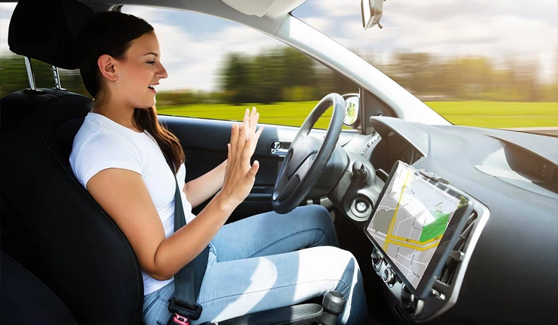 Advantages of new energy vehicle display screens